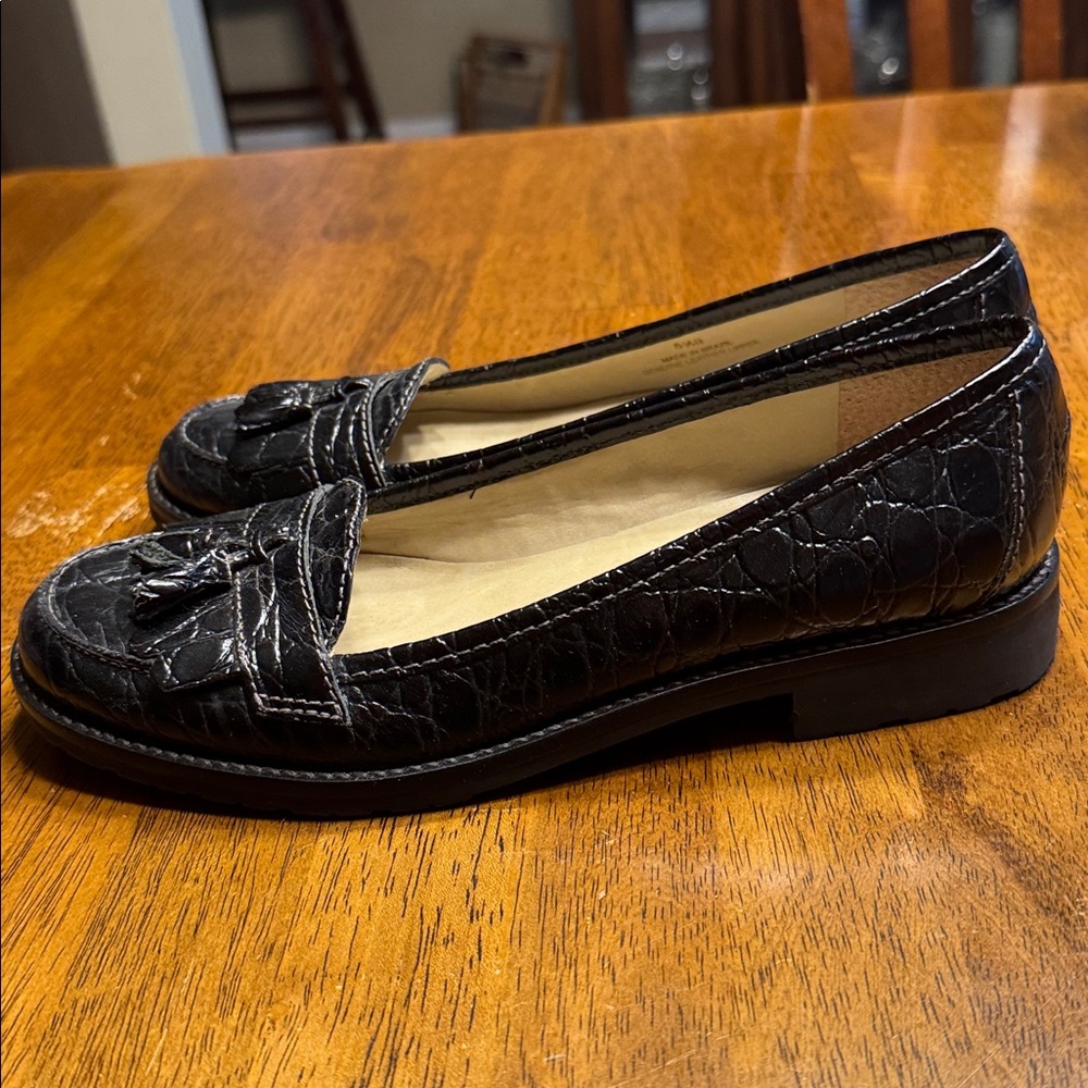 Talbots Black Textured Loafers for Women. Size 6.5 B - Picture 4 of 8